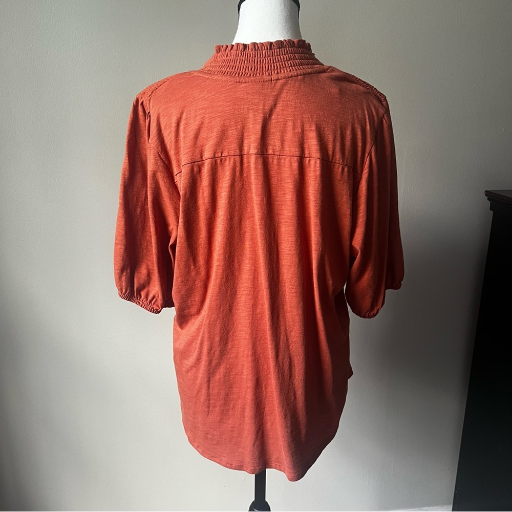 Knox Rose | Top | XL | Burnt Orange | Short Sleeve, V Neck with Smock and Button - Picture 2 of 3